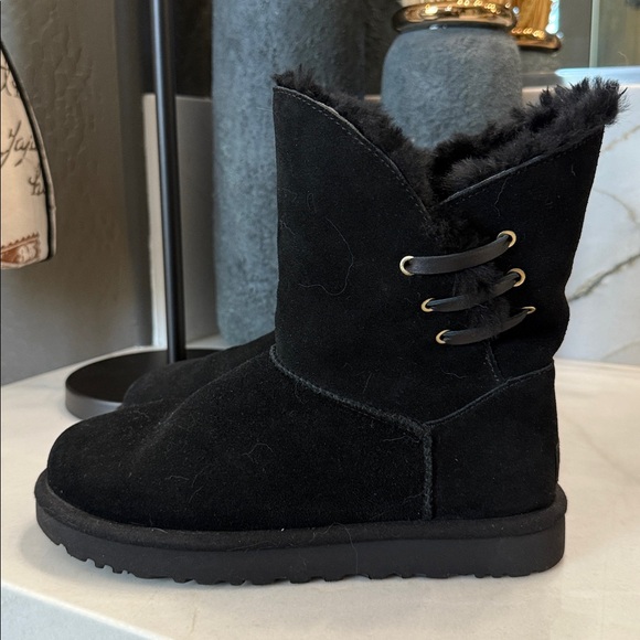 UGG Black Winter Boots with Shearling Lining - Picture 3 of 8